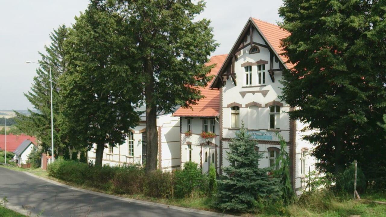 Апартаменты Dom Pod Orlimi Skalami - Blisko Zamku Czocha Лесьна Экстерьер фото
